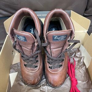9.5W Women’s Sundowner Vasque Leather Hiking Boots